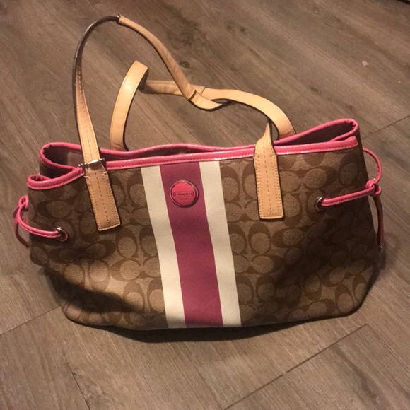 Coach Logo Bag with Pink Trim - Picture 2 of 7